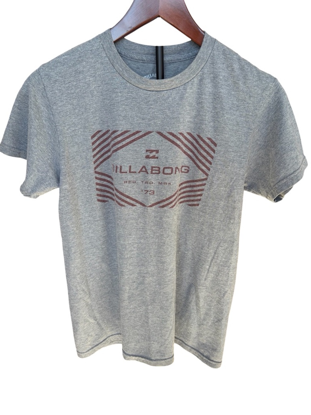 Billabong Gray Short Sleeve Tee with Maroon Graphic Small
